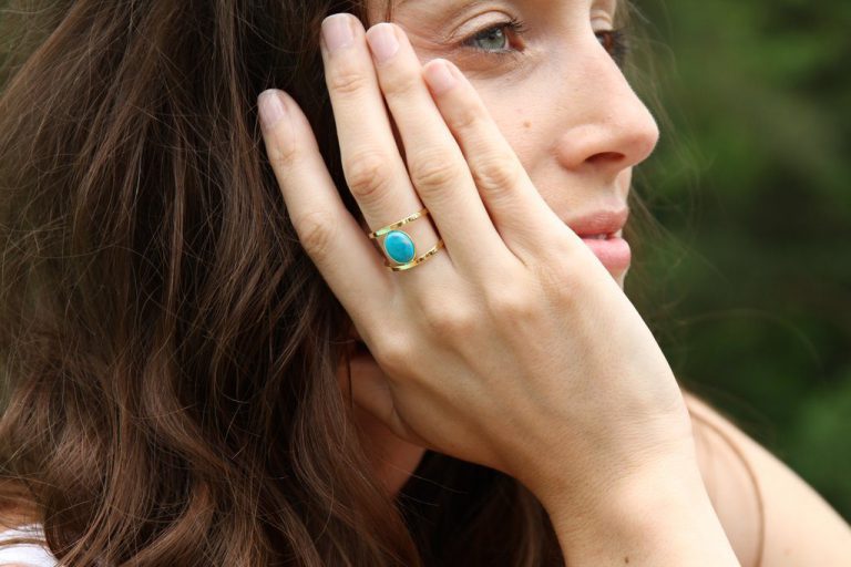 August 2017 Emma & Chloé Spoiler - Stone Ring by Leslie Khayat (HELLES)